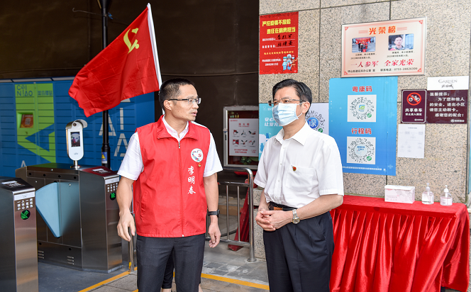 市領導到坪山街道開展“黨代表進社區”活動