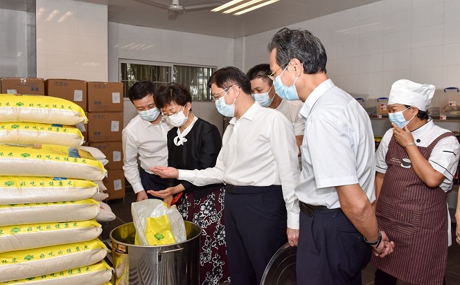 市領導檢查督導教育領域食堂管理問題專項整治工作