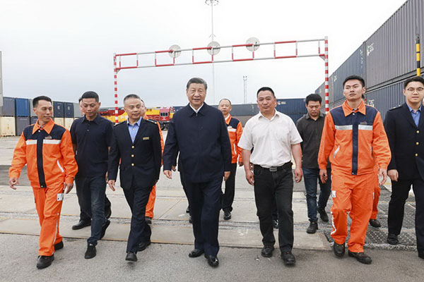 習(xí)近平在重慶考察調(diào)研