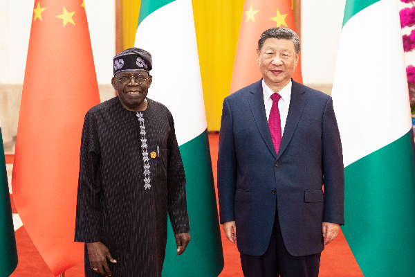 習近平同尼日利亞總統提努布會談