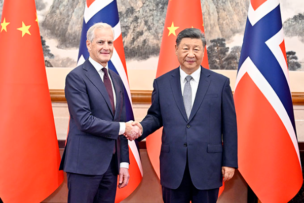 習近平會見挪威首相斯特勒
