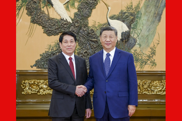 習近平會見越共中央政治局委員、中央書記處常務書記梁強