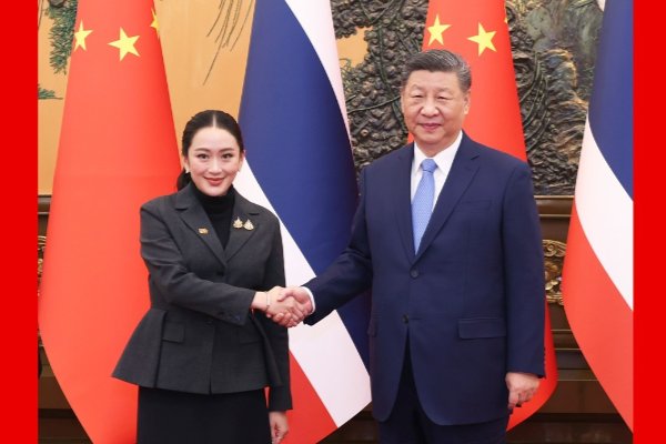 習近平會見泰國總理佩通坦