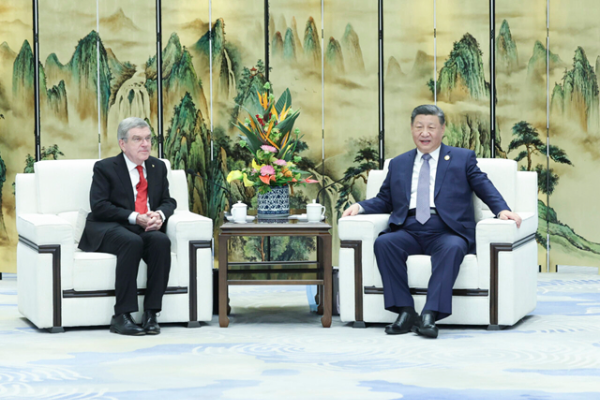 習近平會見國際奧林匹克委員會主席巴赫