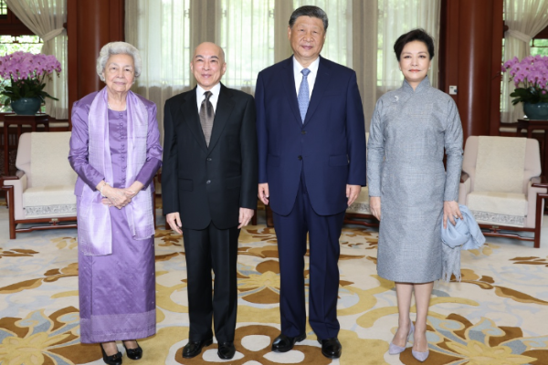 習近平夫婦會見柬埔寨國王西哈莫尼和太后莫尼列
